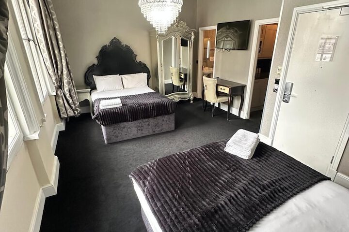 Room 77 of 171