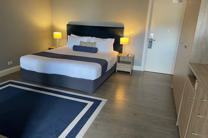 Room 9 of 34