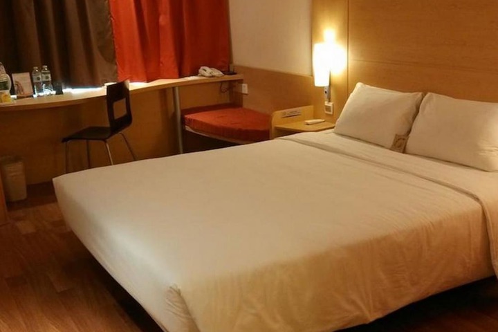 Room 6 of 38