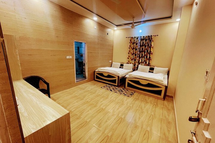 Room 14 of 40