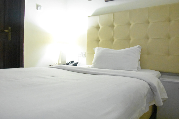 Room 4 of 12