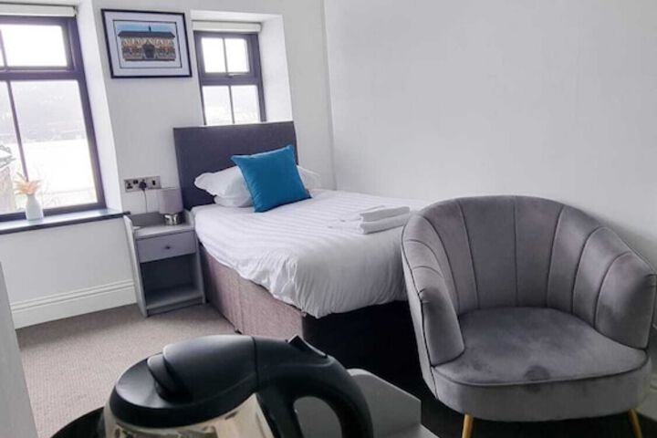 Room 9 of 25