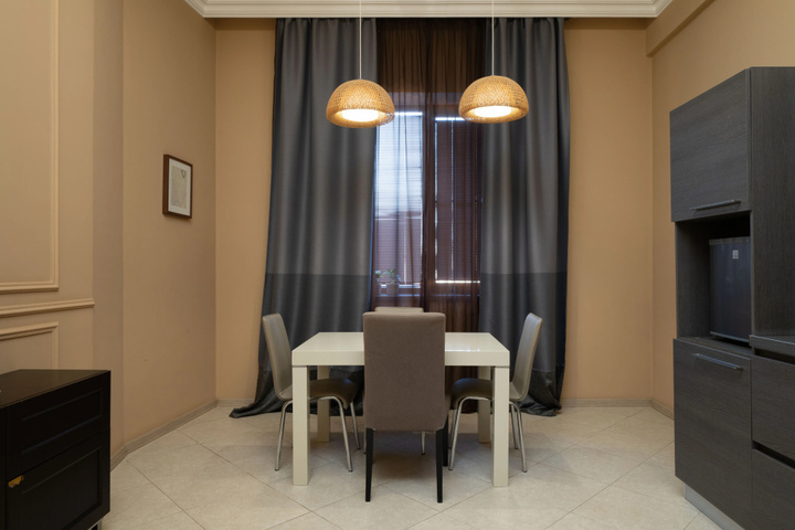 Room 11 of 48