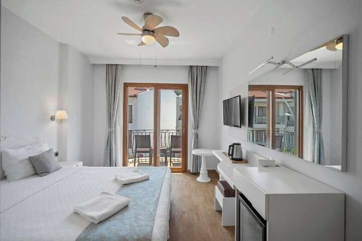 Room 7 of 33