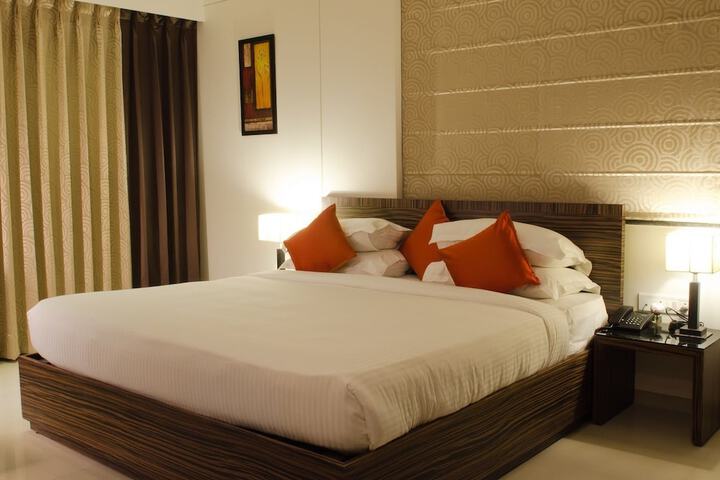 Room 4 of 25