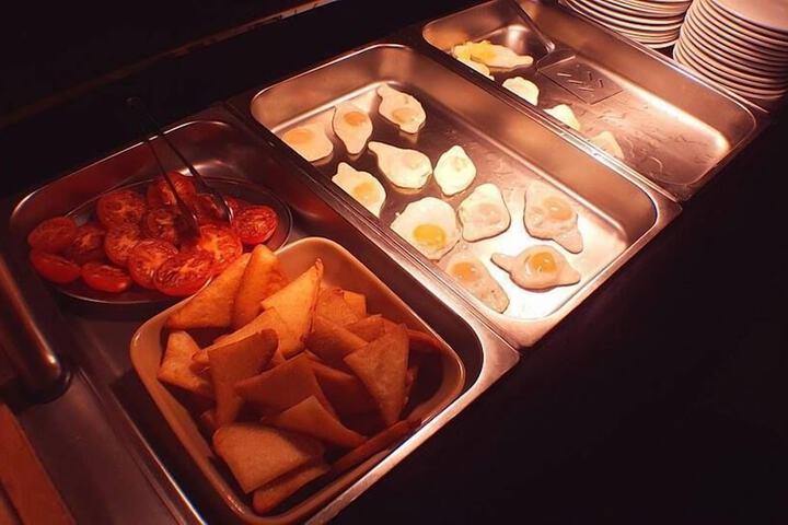 Dining 75 of 82