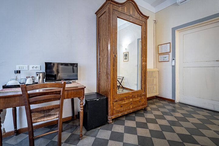 Room 5 of 65