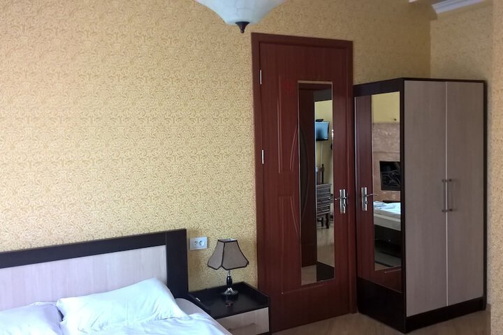 Room 26 of 107