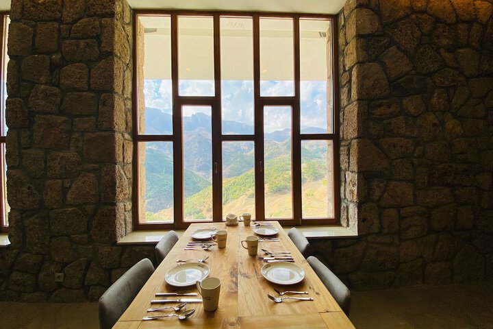 Dining 14 of 19