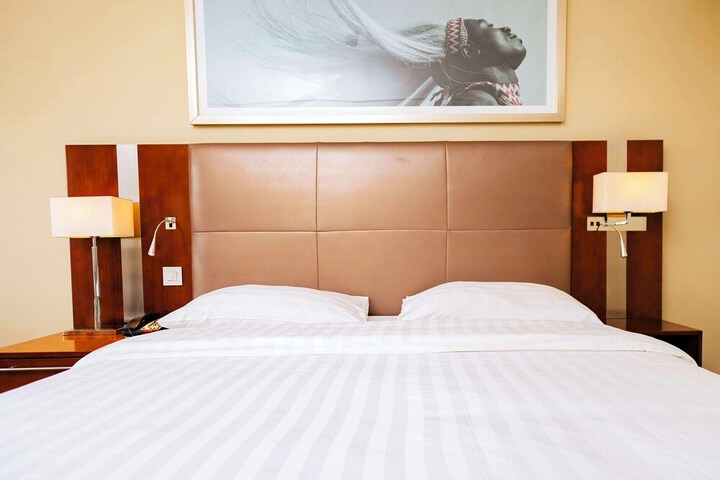 Room 19 of 108