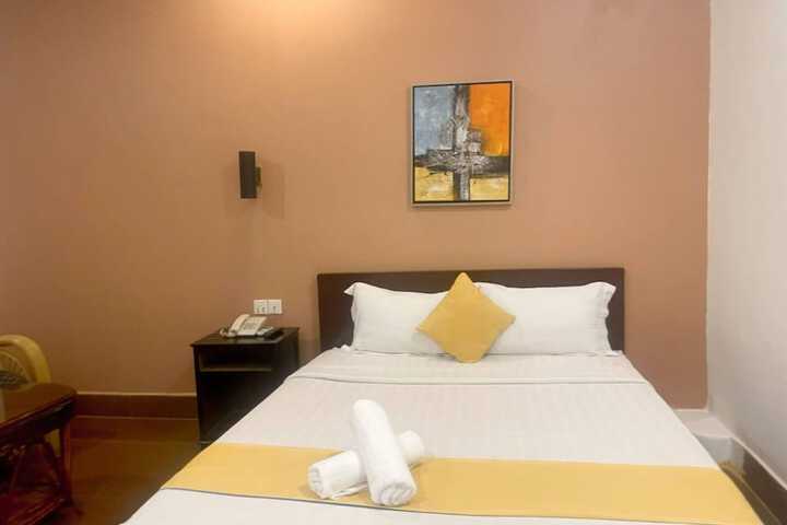 Room 34 of 100