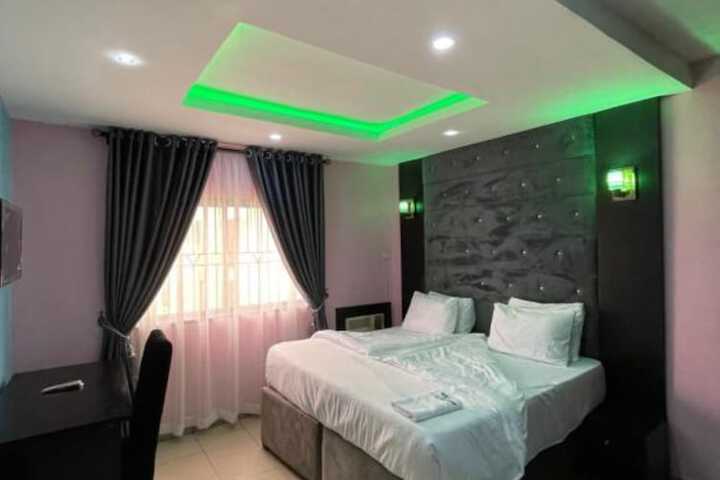 Room 8 of 27