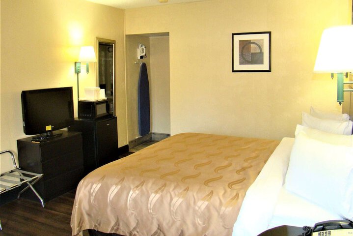 1 King Bed (14 of 23)