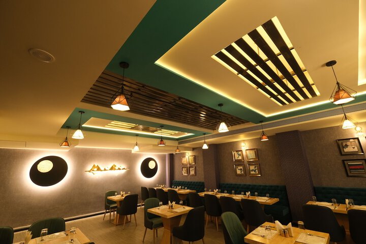Dining 53 of 57