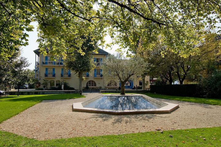 Hotel with Pool