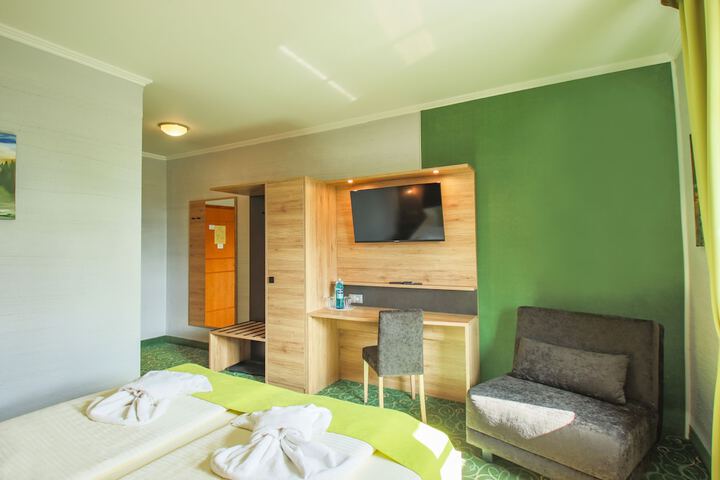 Room 12 of 82