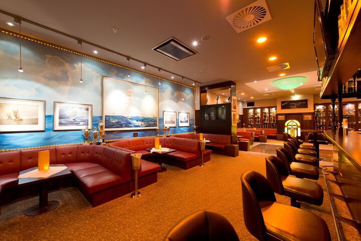 Lounge 23 of 28