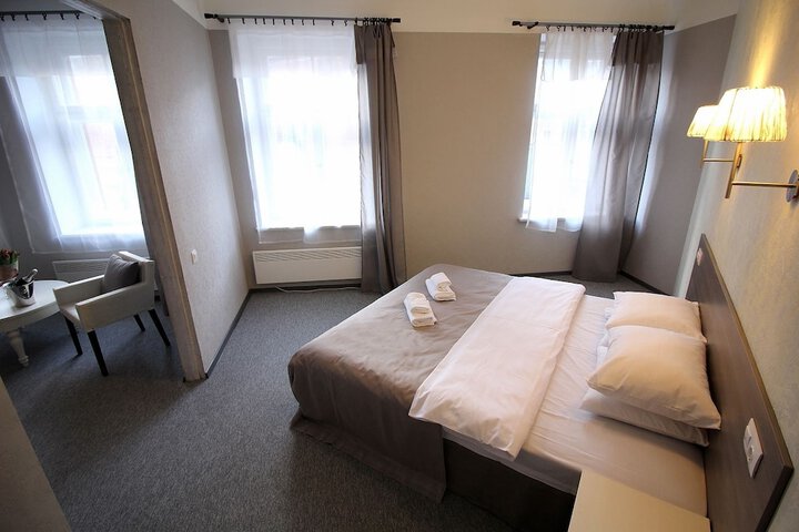 Room 17 of 46