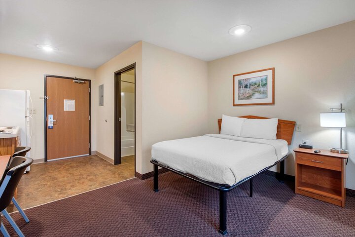 Double Accessible Queen Size Bed (8 of 19)