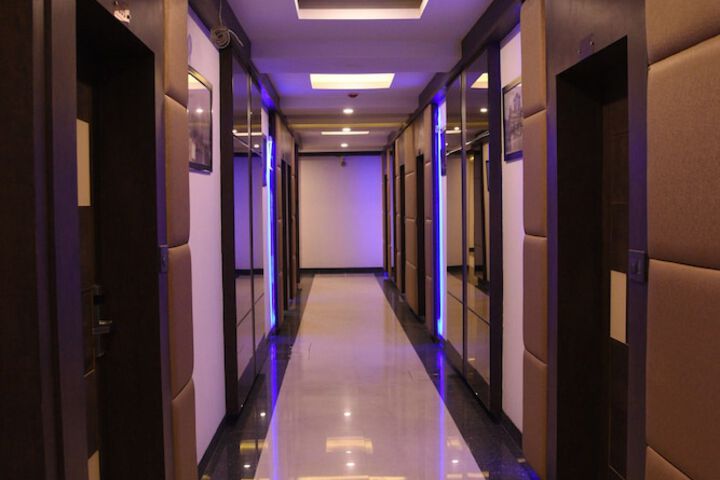 Ballroom/Hall 24 of 36