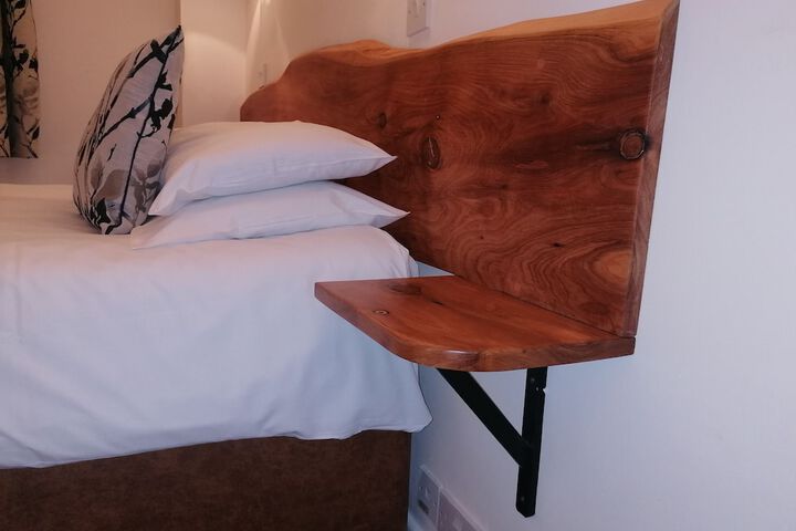 Room 3 of 210