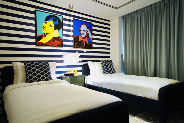 Room 4 of 13