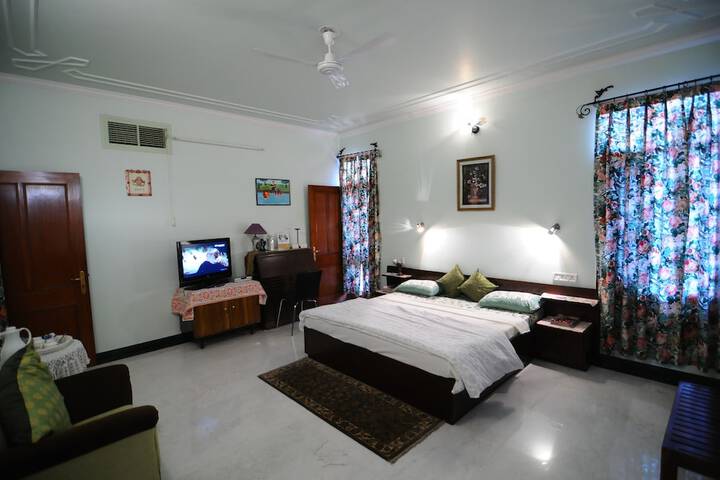 Room 13 of 30
