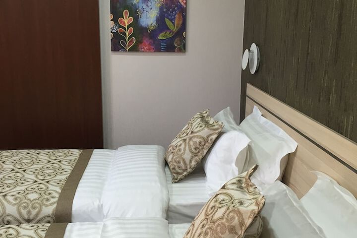 Room 12 of 36