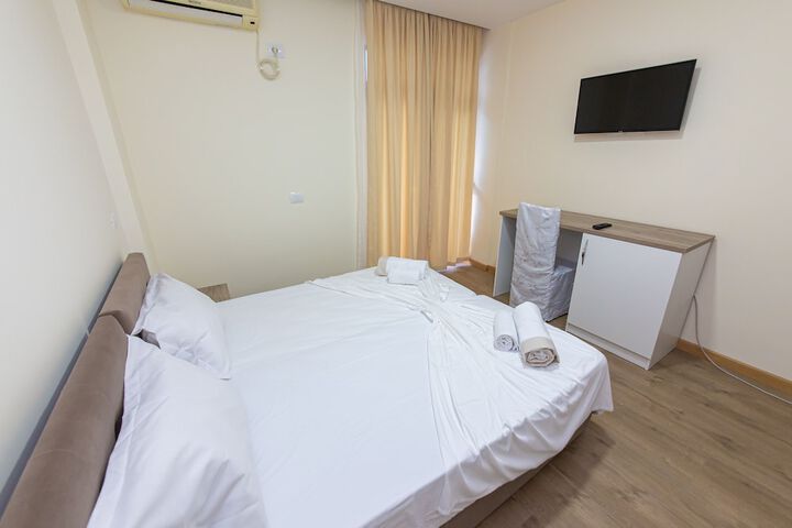 Room 10 of 46
