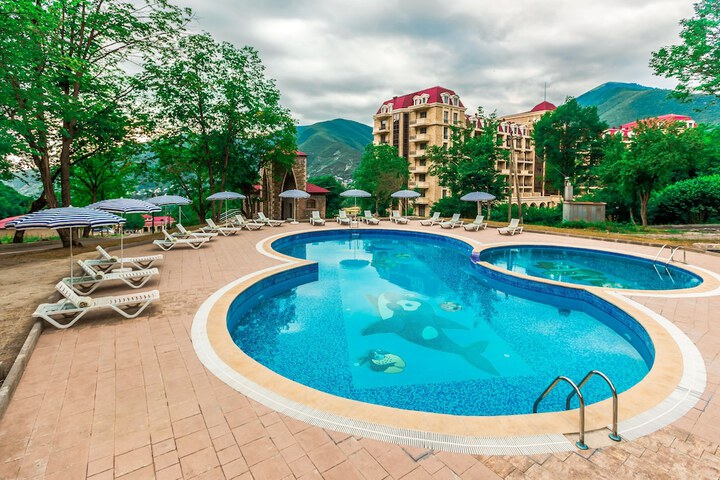 Pool 60 of 160
