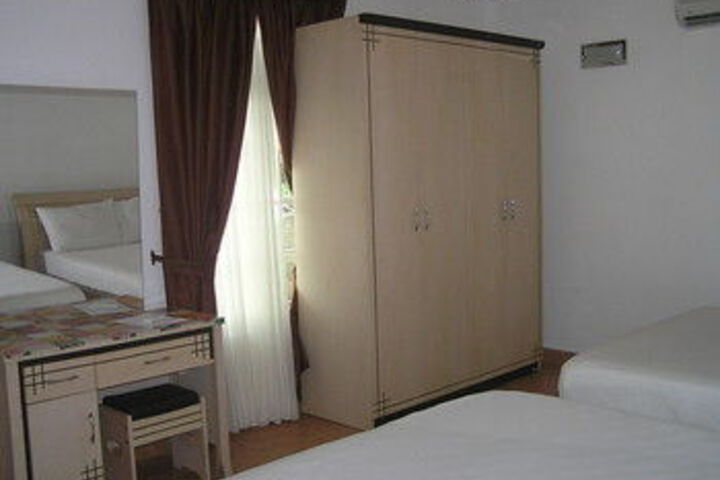 Room 13 of 29