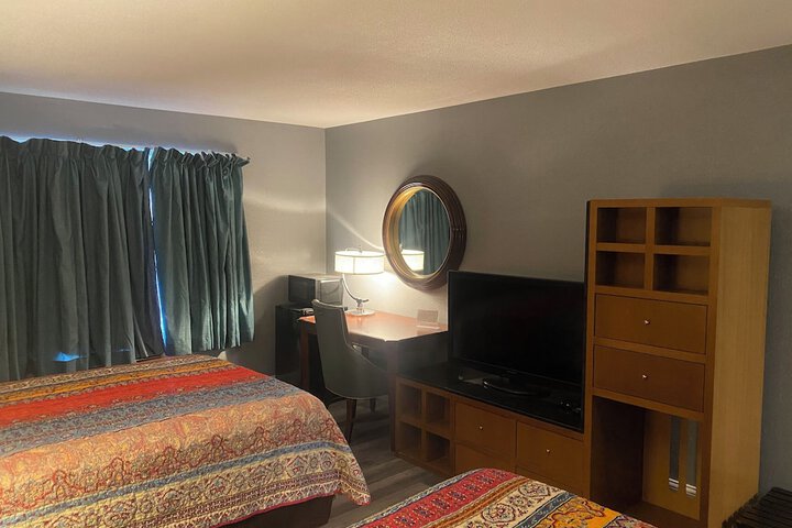 2 Double Beds (3 of 6)