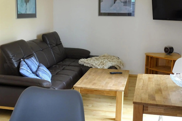 Room 2 of 11