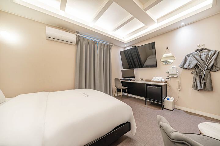 Room 10 of 38