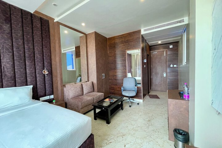 Room 27 of 100