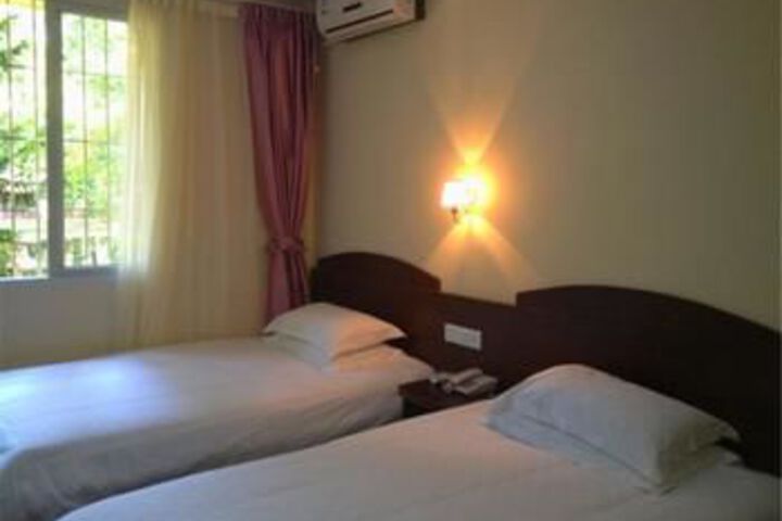 Room 17 of 36