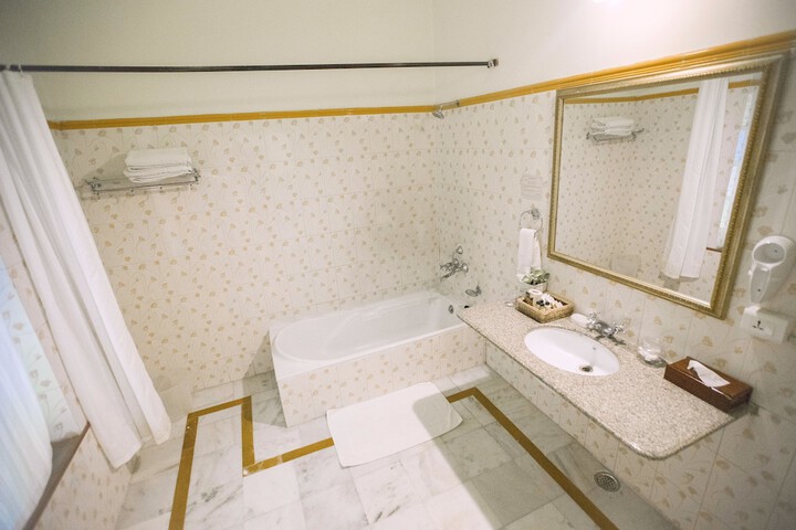 Room 27 of 70