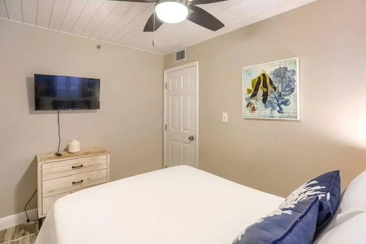 Room 2 of 16