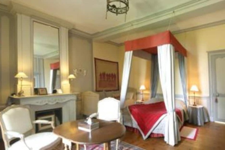 Room 3 of 40