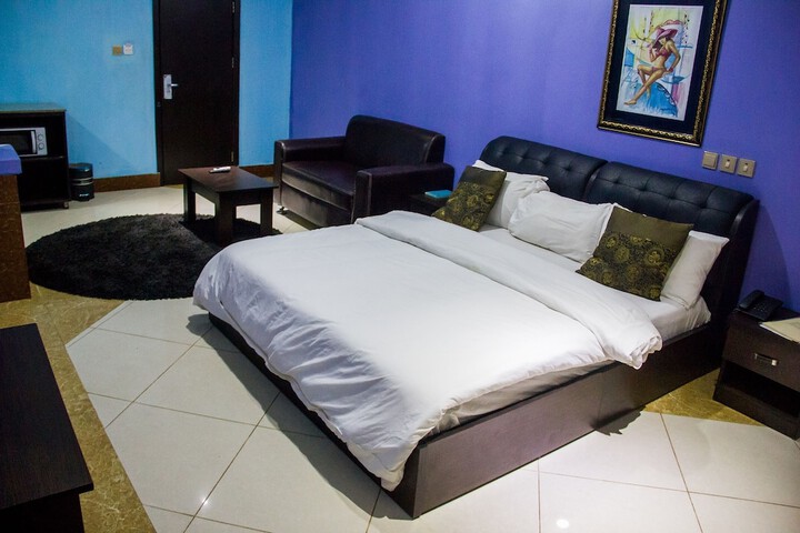 Room 8 of 32