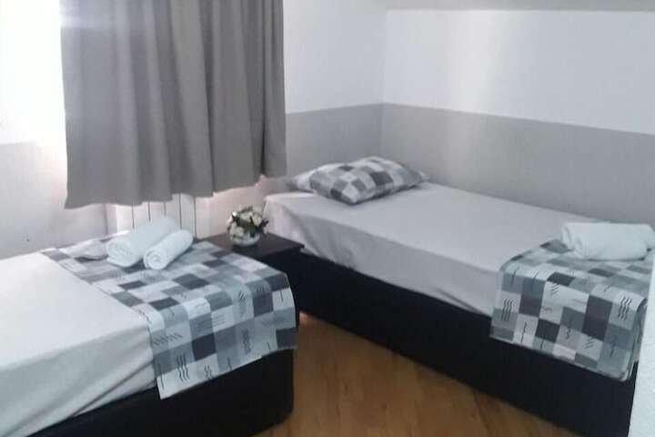Room 7 of 16