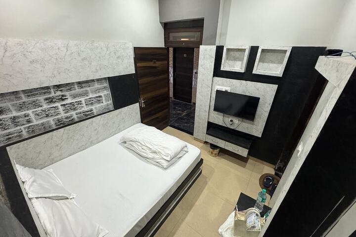 Room 17 of 22