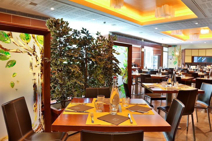 Dining 49 of 75