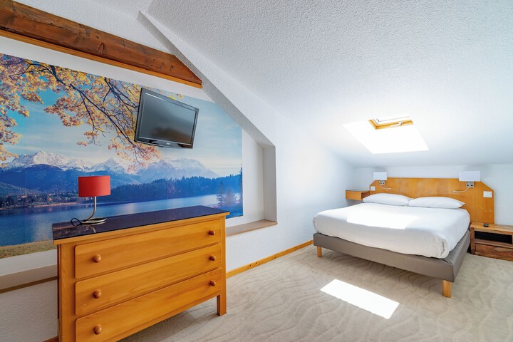 Room 10 of 43