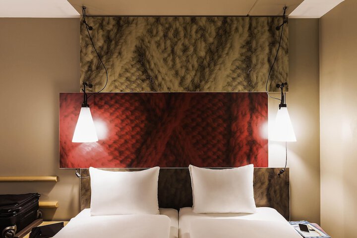 Room 4 of 91