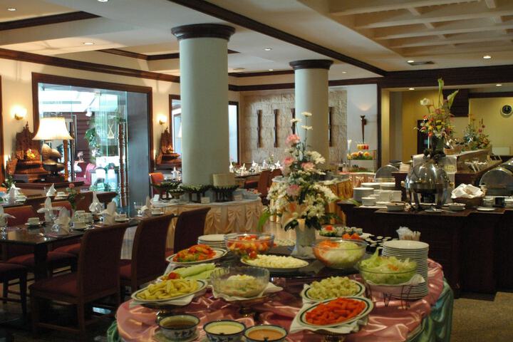Dining 38 of 50