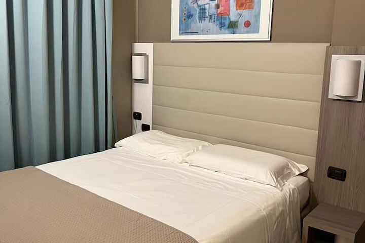 Room 25 of 37