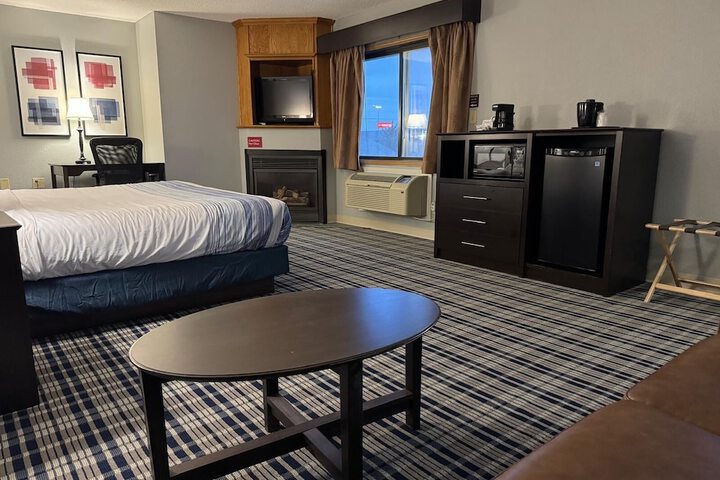 1 King Bed Mobility Accessible (18 of 23)