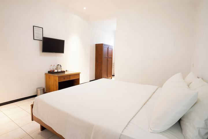 Room 16 of 80
