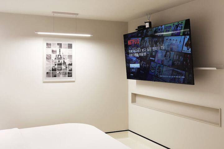 Room 27 of 40